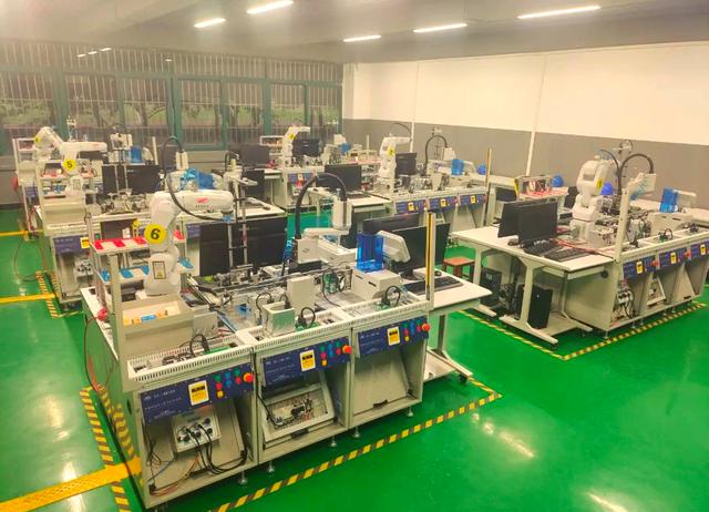 智能制造專(zhuān)業(yè)與實(shí)訓(xùn)室 智能工廠(chǎng)的核心培訓(xùn)基地